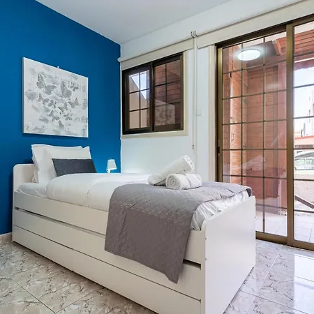 Azure 2-br W/terrace In * לרנקה