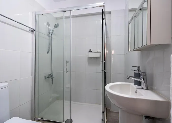 Azure 2-br W/terrace In Апартаменти *