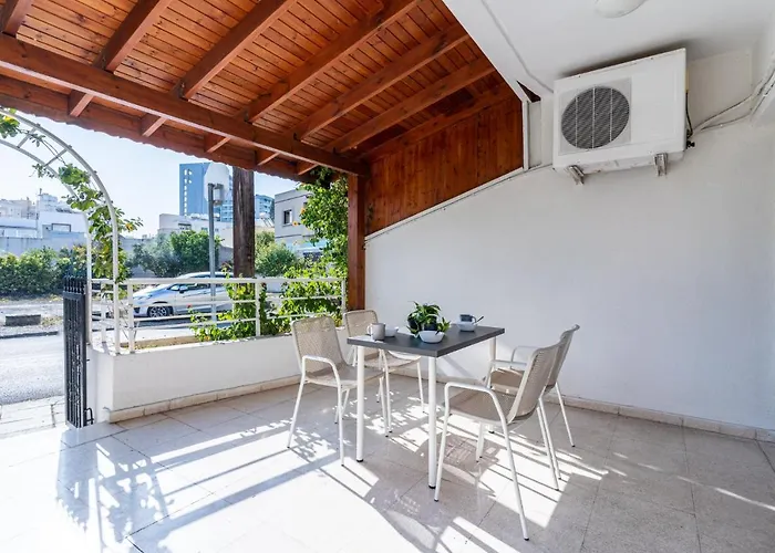 Апартаменти Azure 2-br W/terrace In