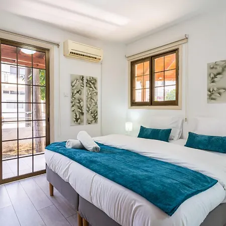 Azure 2-br W/terrace In Lägenhet