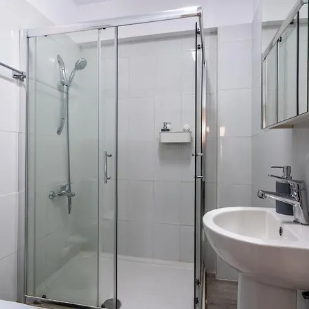 Azure 2-br W/terrace In Апартаменти *